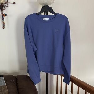 Champion women’s Crewneck in Deep Blue